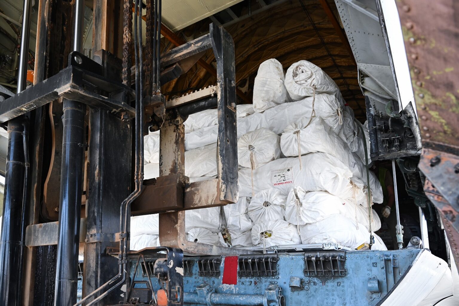 The UAE Sent 622 tons of Aid on 28 Flights To Libya.