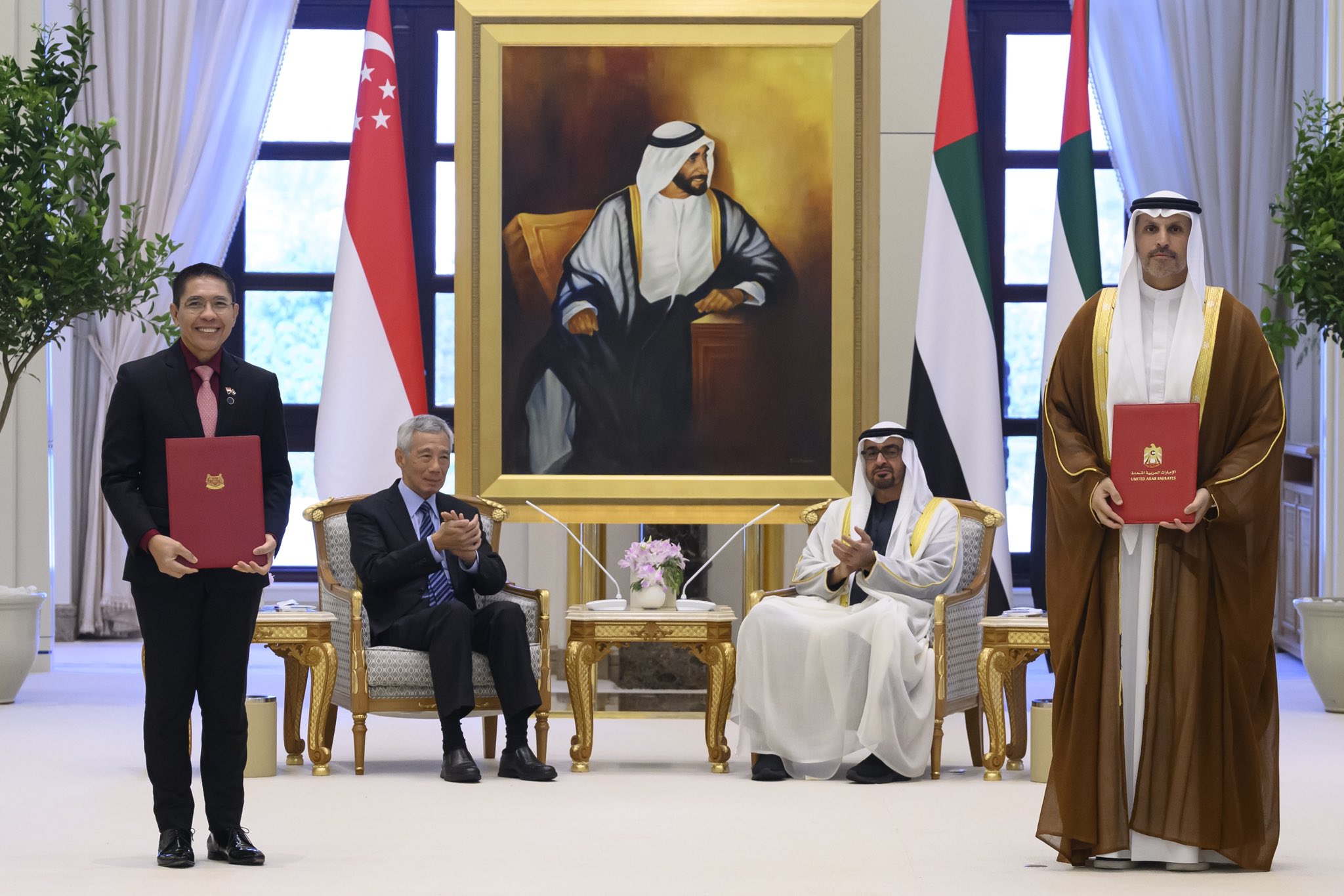 President of UAE Received Prime Minister of Singapore Today