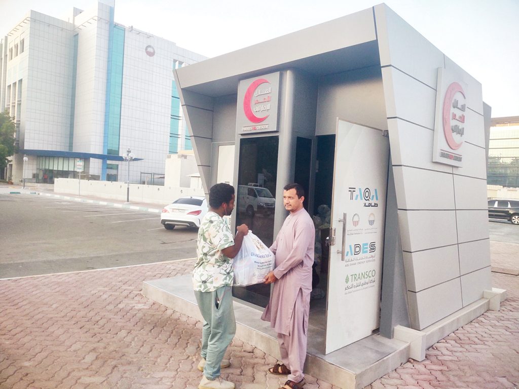 For the fourth consecutive day, the donation centers for "Teraaham for Gaza" campaign continued to receive donations.
The donators are from different nationalities, whether citizens or residents of the country.