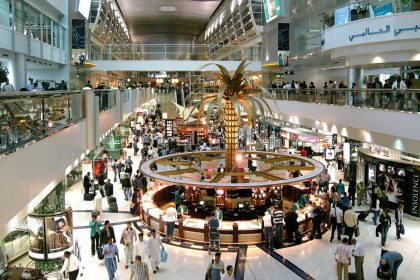 Travel is expected to peak on December 22nd, Dubai Airport Passengers number is estimated to reach 279,000.