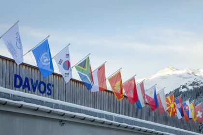 UAE Attends Davos with Delegation of Over 100 Figures