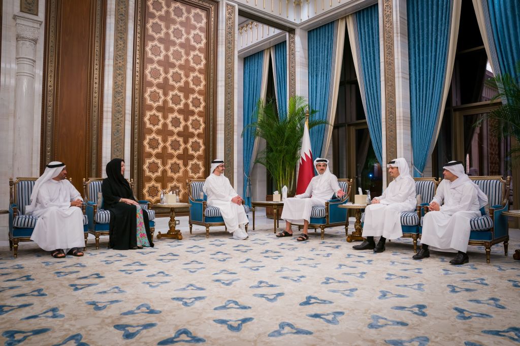 The Emir of Qatar Receives UAE Minister of Foreign Affairs.