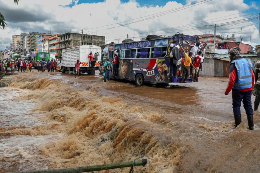 200 tons of Urgent Humanitarian Aid Sent by The UAE To Kenya