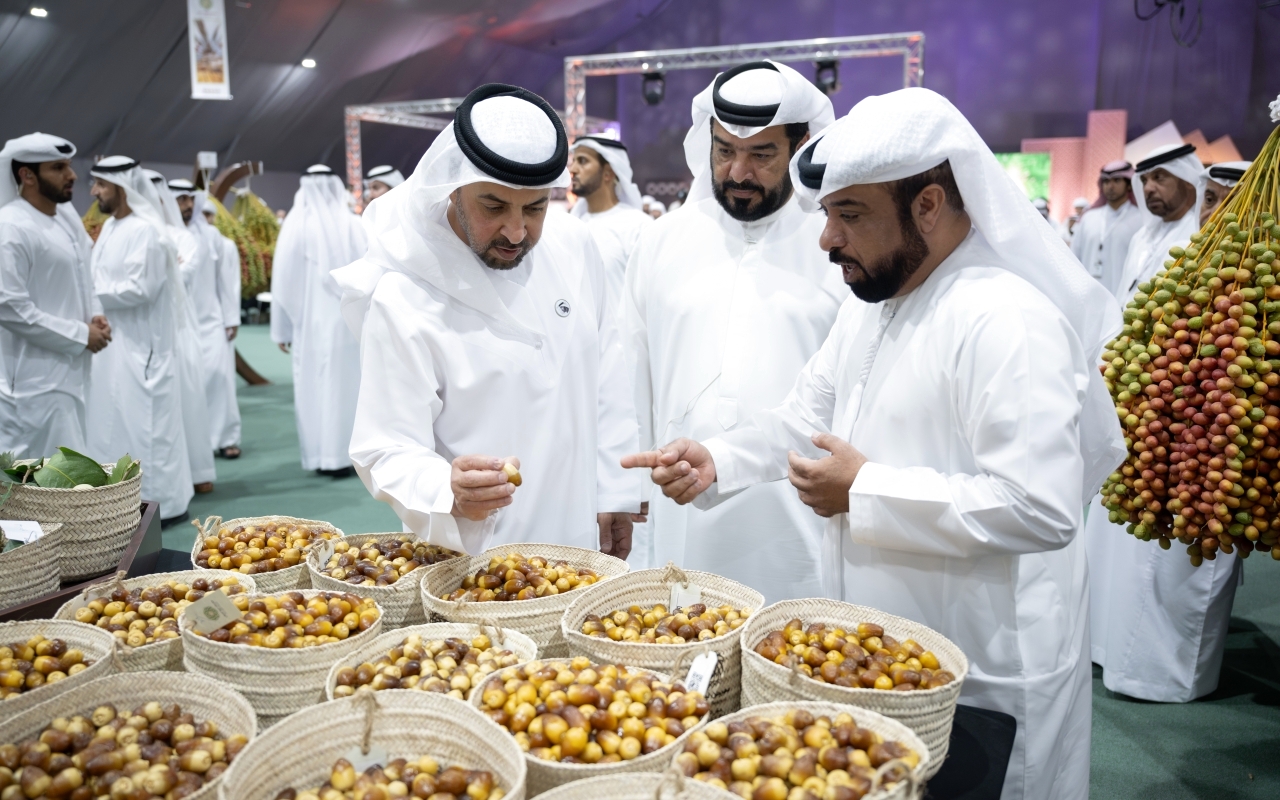 Hamdan bin Zayed Visits the 20th Edition of Liwa Date Festival