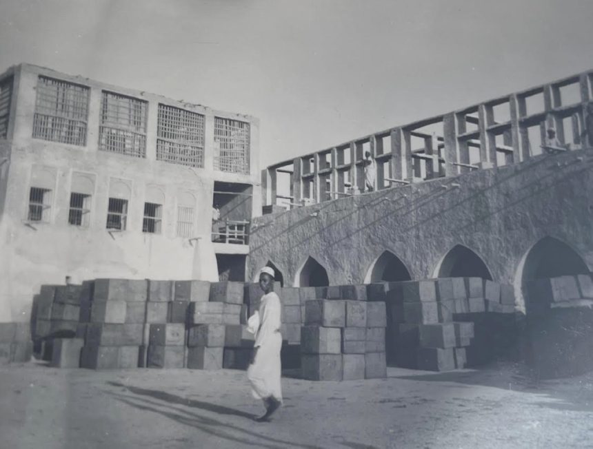 Rare images at the RGS for Dubai Beauty in 1937