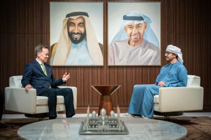 Abdullah bin Zayed Welcomes Chen Min'er in Abu Dhabi