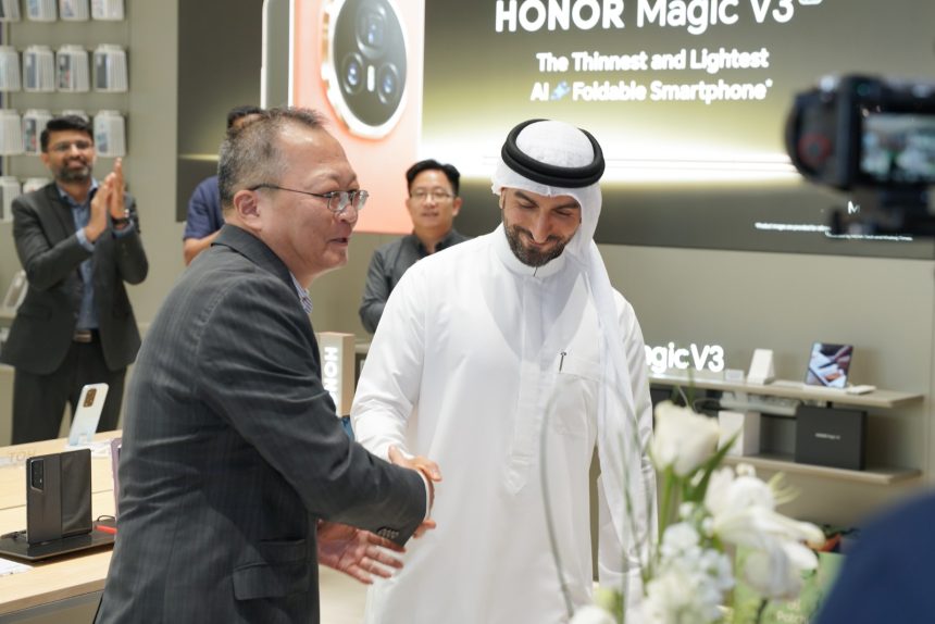 HONOR Brand Opens its First Interactive Store in Dubai